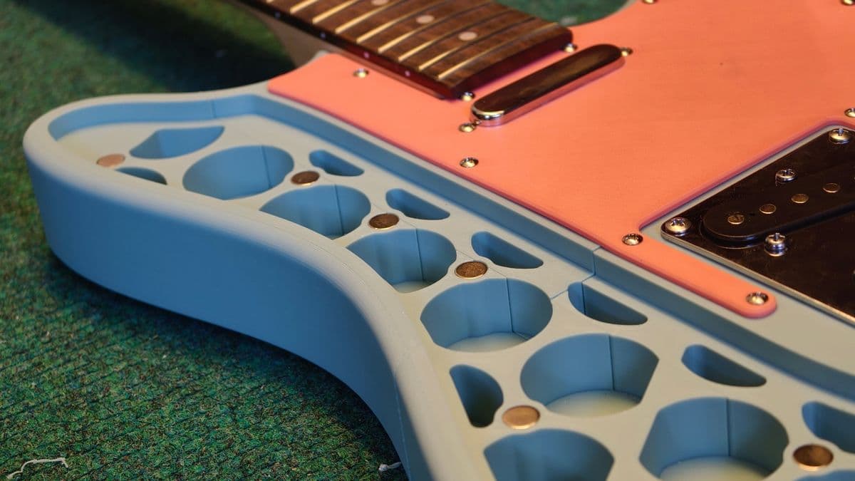 Filamentcaster: 3D-printable guitar body files, view 3