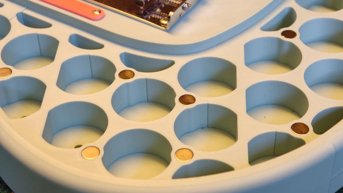 Filamentcaster: 3D-printable guitar body files, view 5